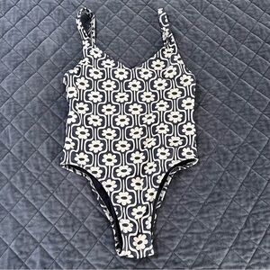 Ele Swims Women Small One Piece Swimsuit Spanish Daisy Floral B14